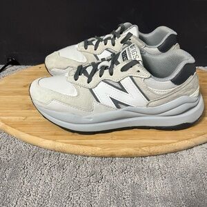 New balance x figs 57/40 size 6.5 in good condition